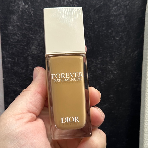 Dior Forever Natural Nude Foundation - Tan 4W0 - 30 ML / 1 Fluid Ounce - Picture 7 of 9